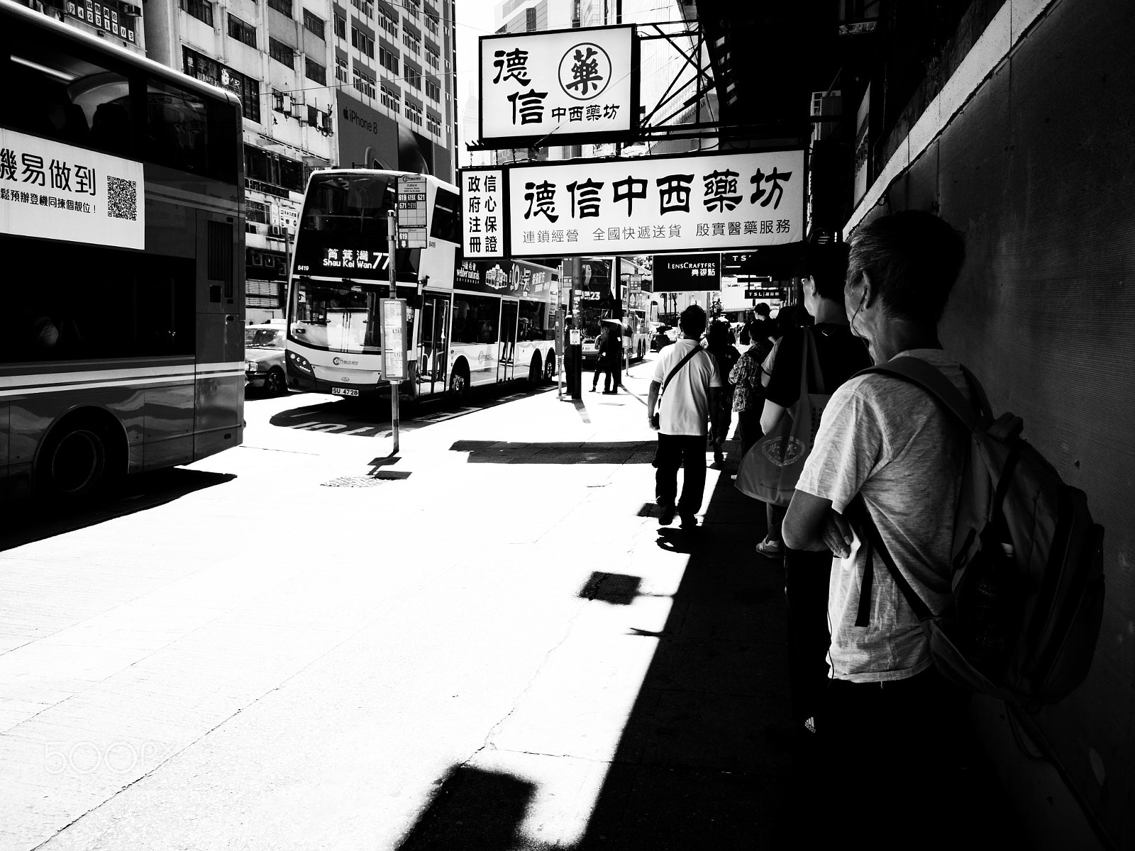 HUAWEI CLT-L29 sample photo. Waiting for bus photography