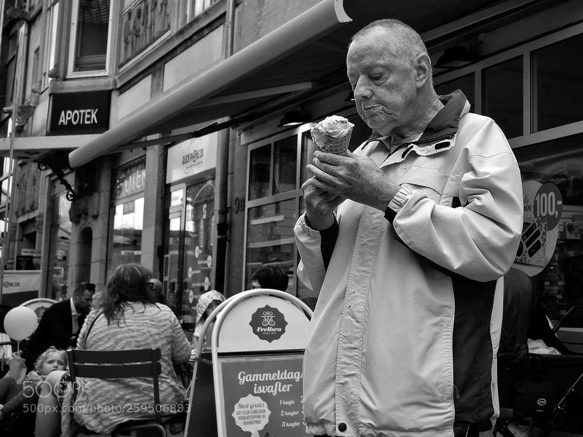 Fujifilm X-Pro2 sample photo. Concentrated ice cream eating photography
