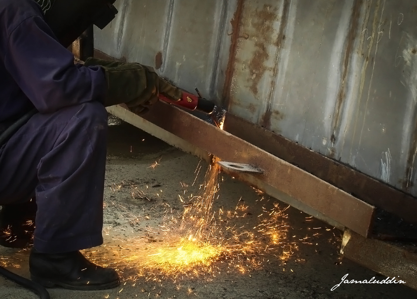 Sony Cyber-shot DSC-H10 sample photo. Welding photography