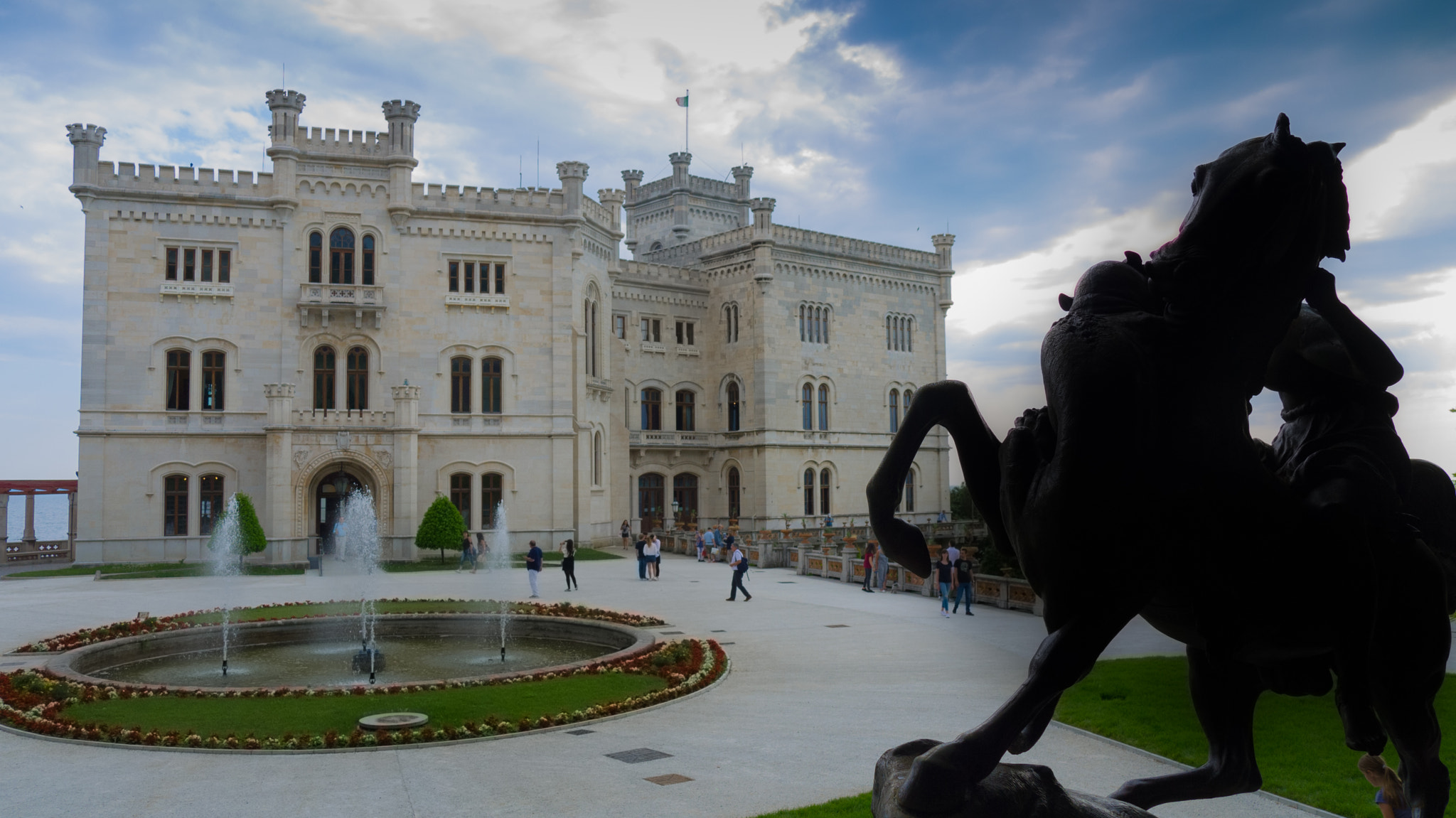 Panasonic Lumix DMC-G10 sample photo. The horse of castello de miramare photography