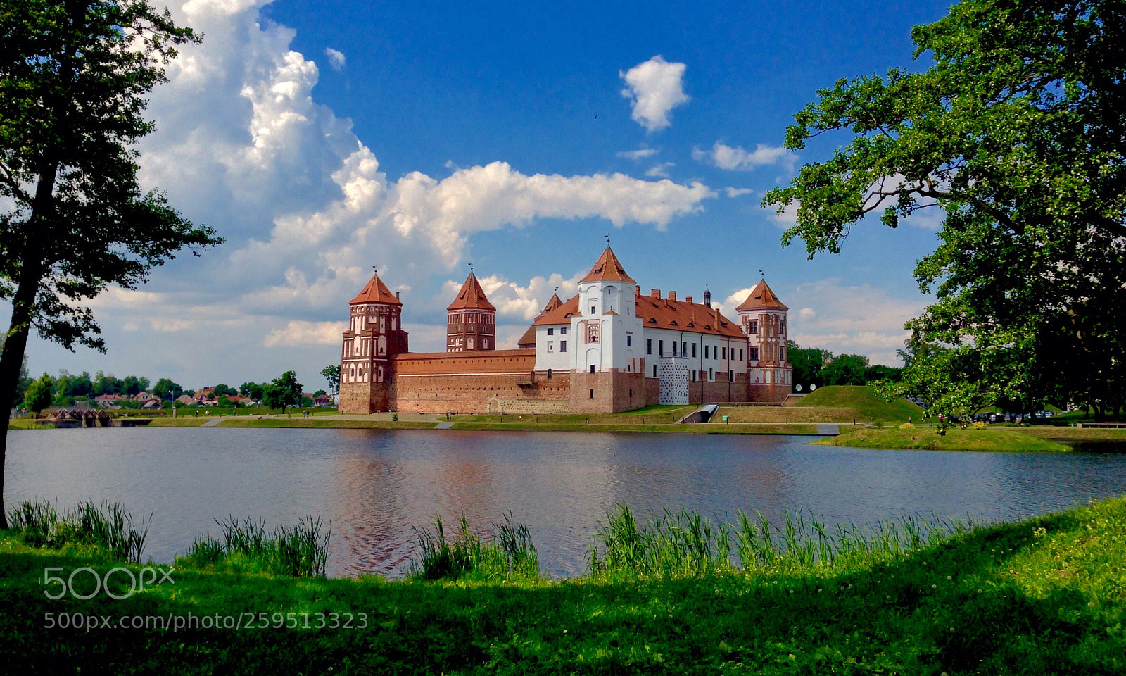 Apple iPhone 5 sample photo. Mirsky castle photography