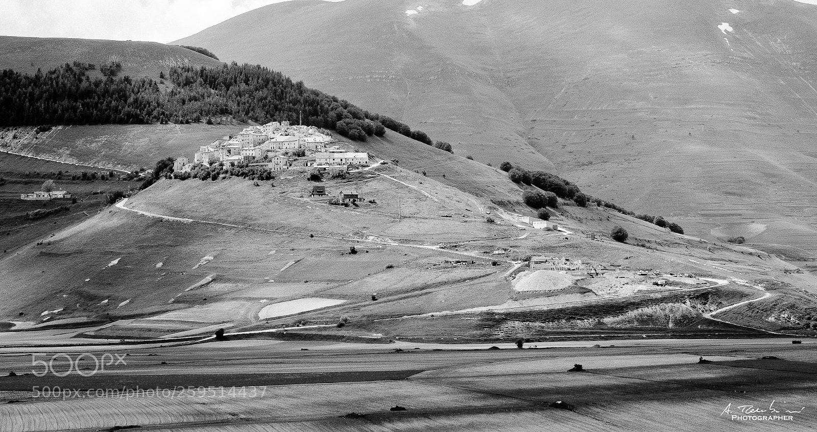 Nikon D5100 sample photo. Castelluccio in b&w photography