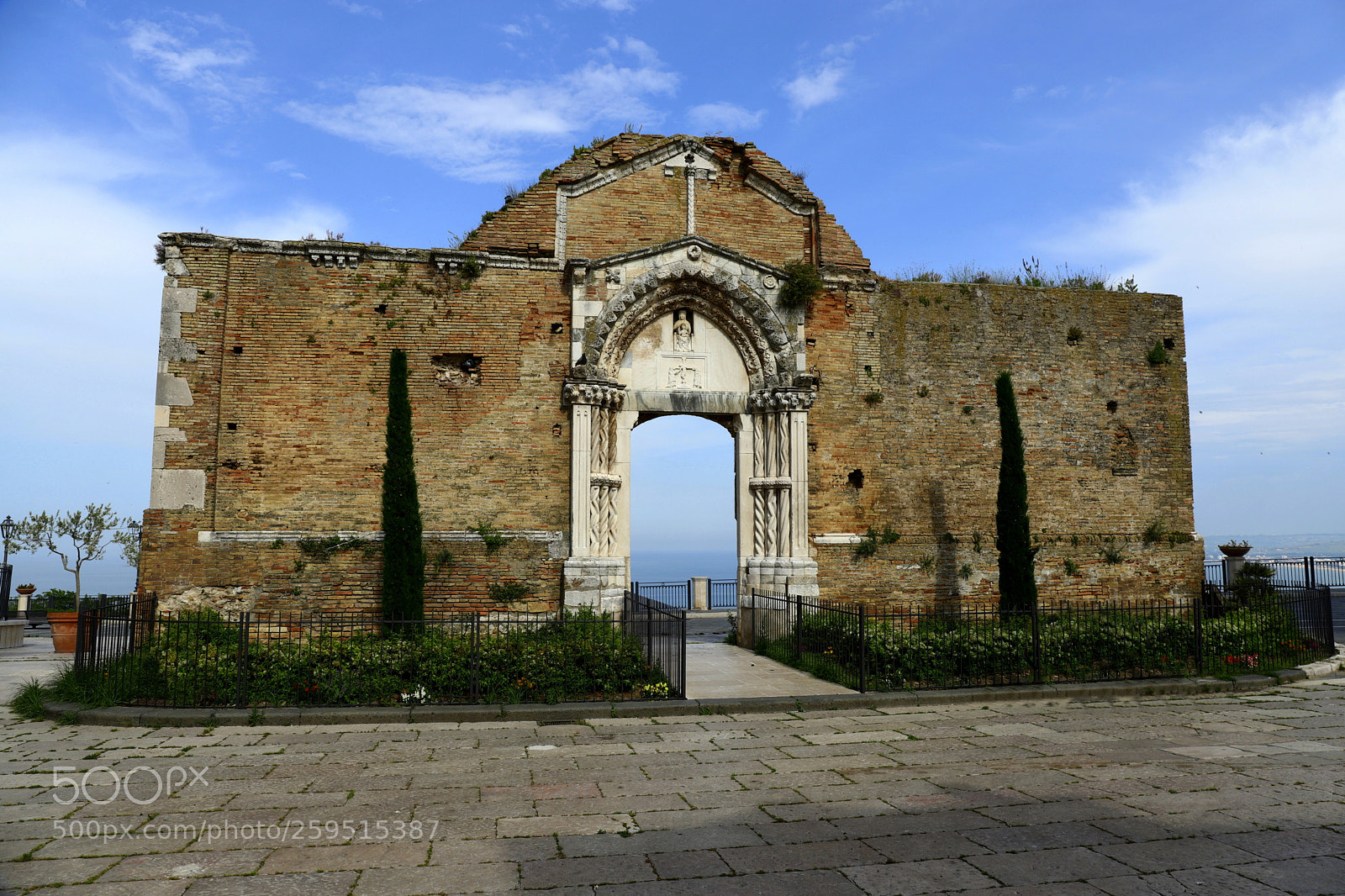 Canon EF 24-70mm F4L IS USM sample photo. Portal of the church photography