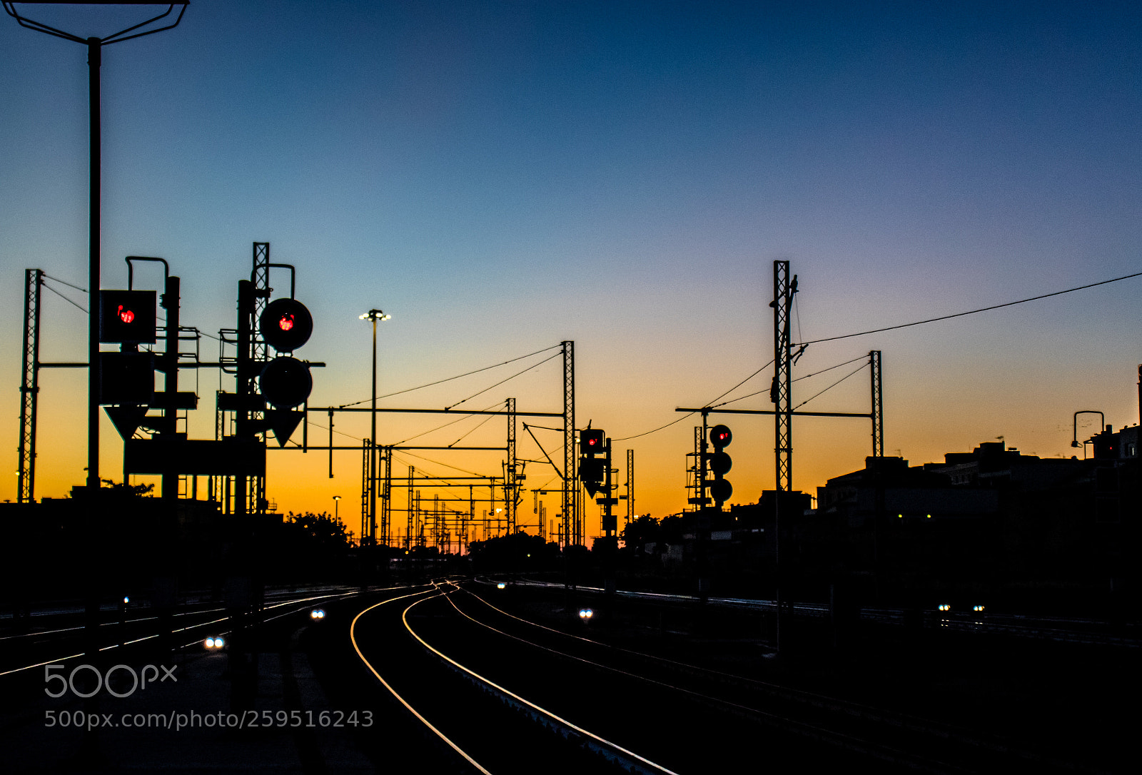 Canon EOS 200D (EOS Rebel SL2 / EOS Kiss X9) sample photo. Sunset on railroad photography