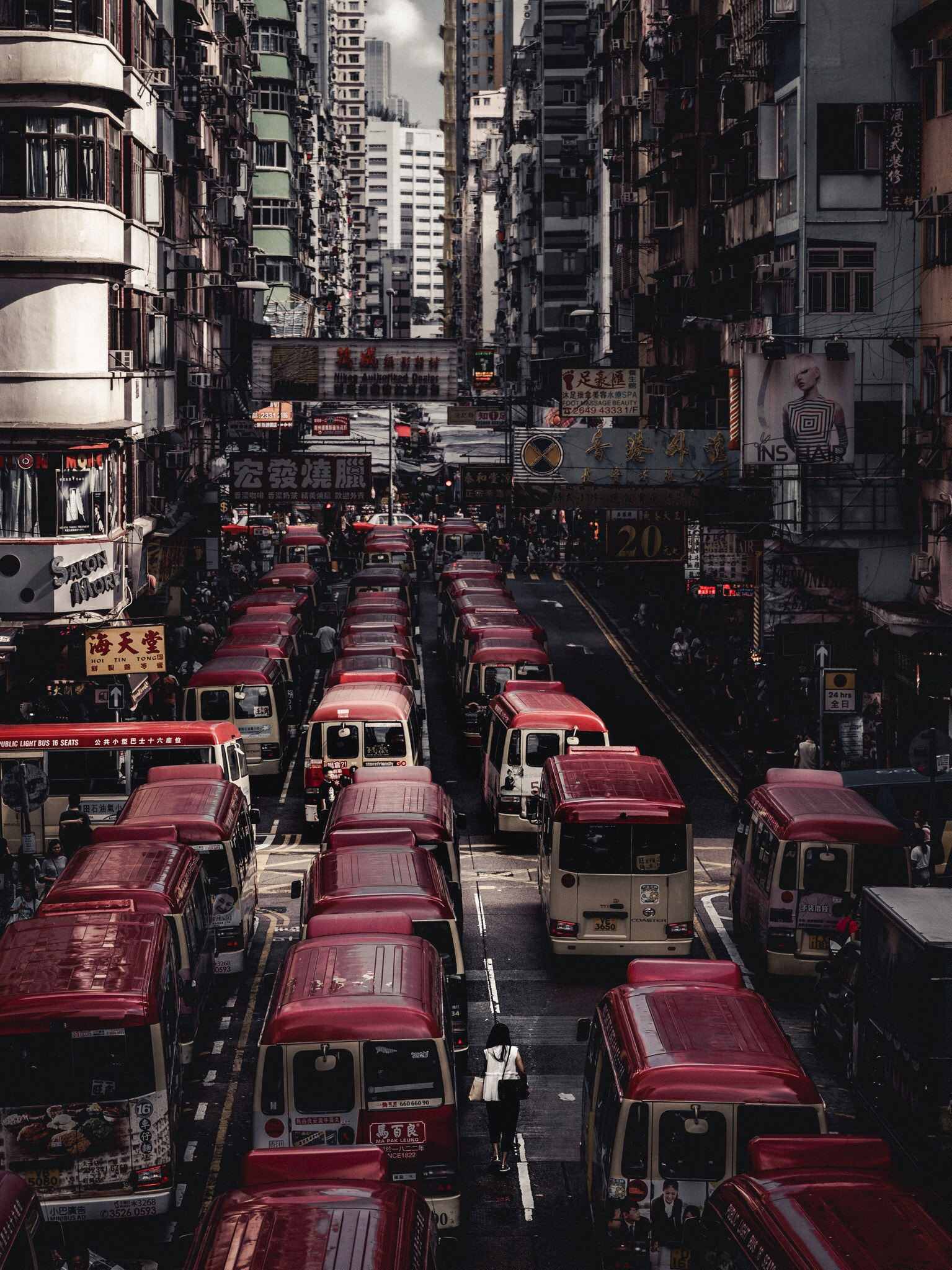 Leica SL (Typ 601) sample photo. Hong kong in your hand photography
