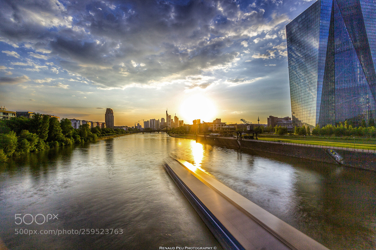 Canon EOS 60D sample photo. Nice sunset for frankfurt photography