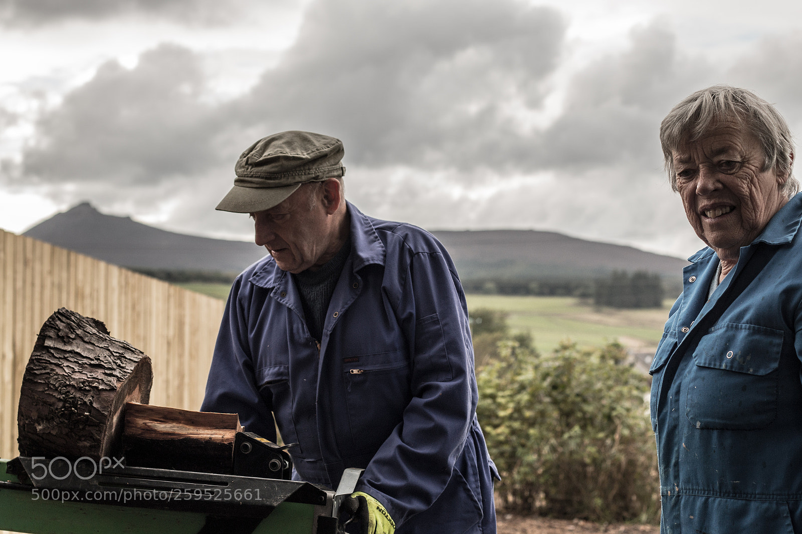 Canon EOS 70D sample photo. Mum and dad log photography