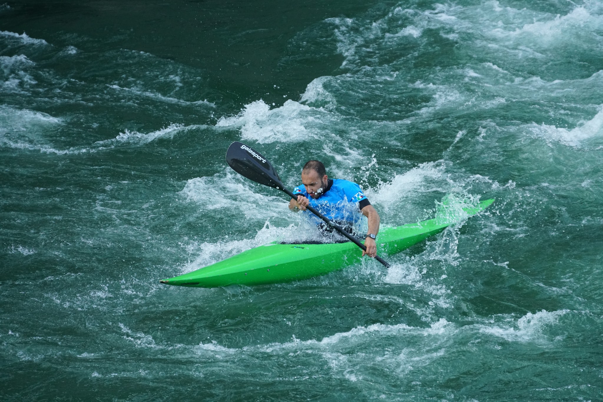 Sony FE 70-300mm F4.5-5.6 G OSS sample photo. Kayaker photography