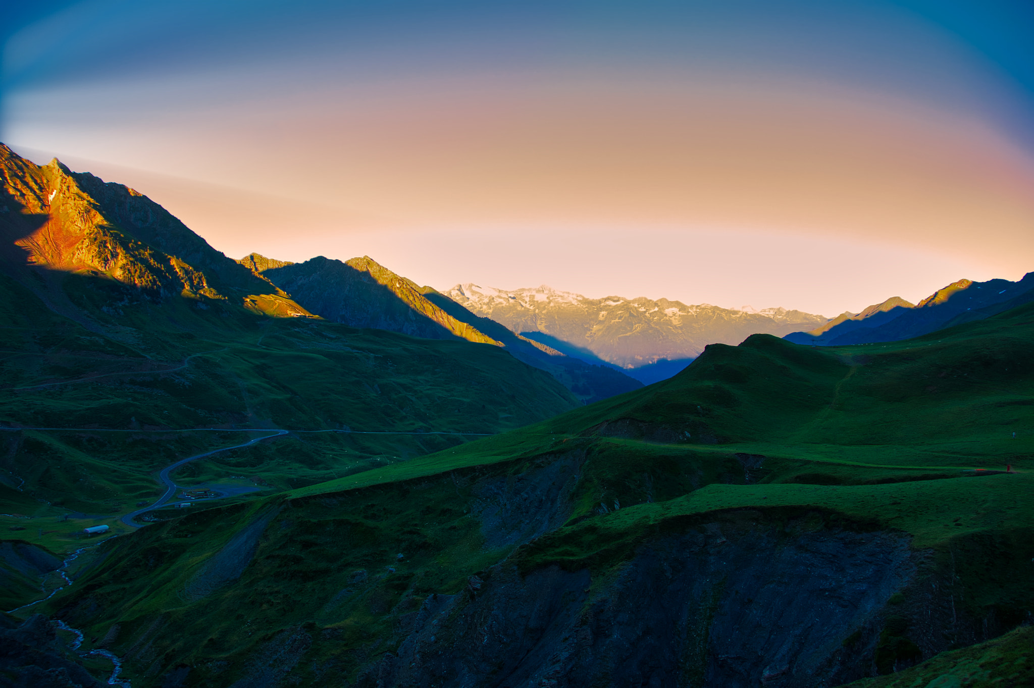 Nikon D90 + Nikon AF-S DX Nikkor 18-200mm F3.5-5.6G ED VR II sample photo. Early morning in the pyrenees photography