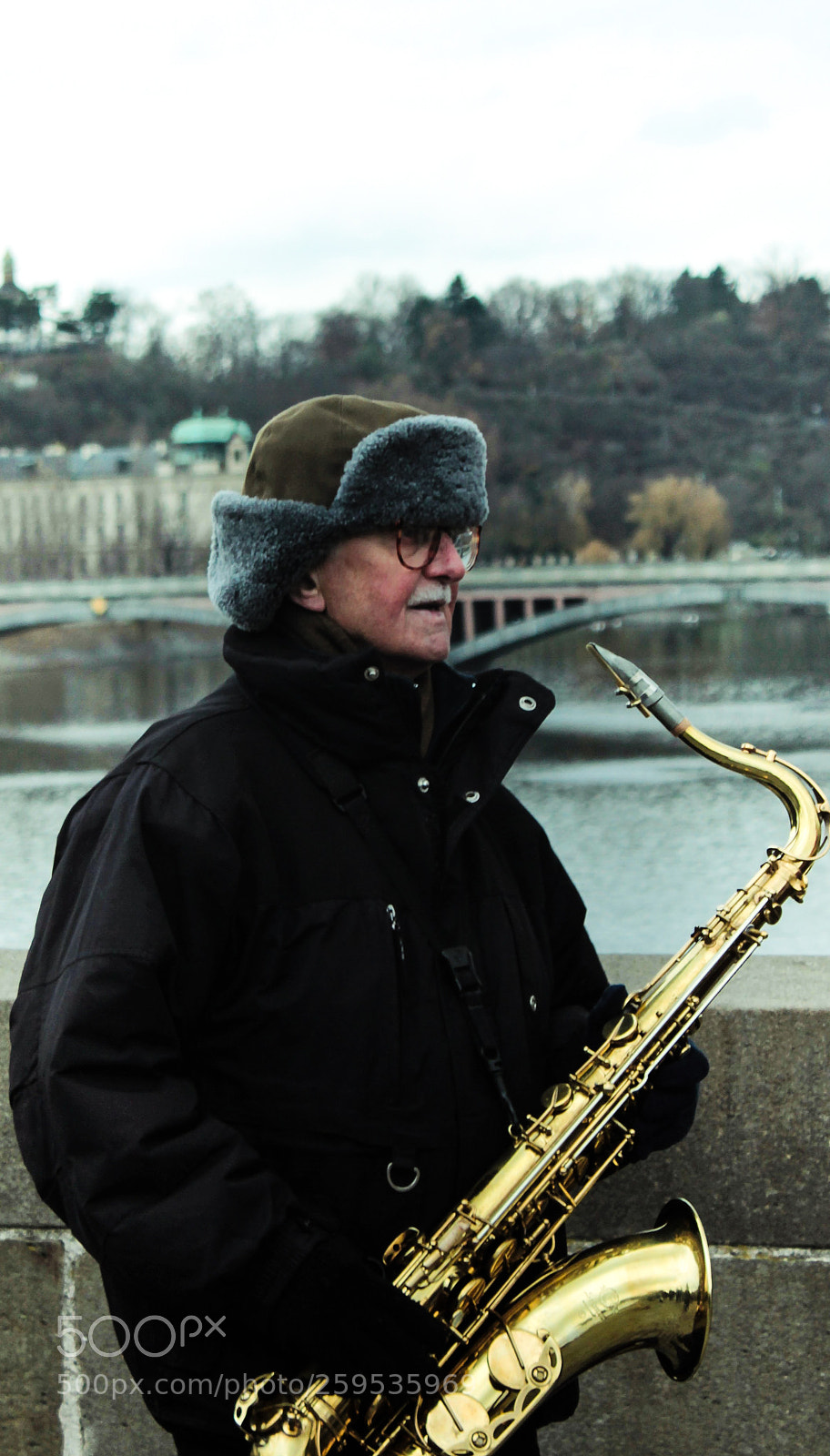Canon EOS 600D (Rebel EOS T3i / EOS Kiss X5) sample photo. Saxo performer in prague photography