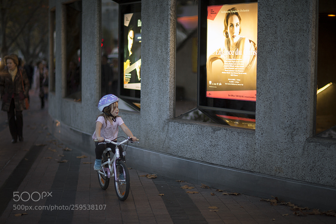 Canon EOS-1D X sample photo. Shooting strangers photography