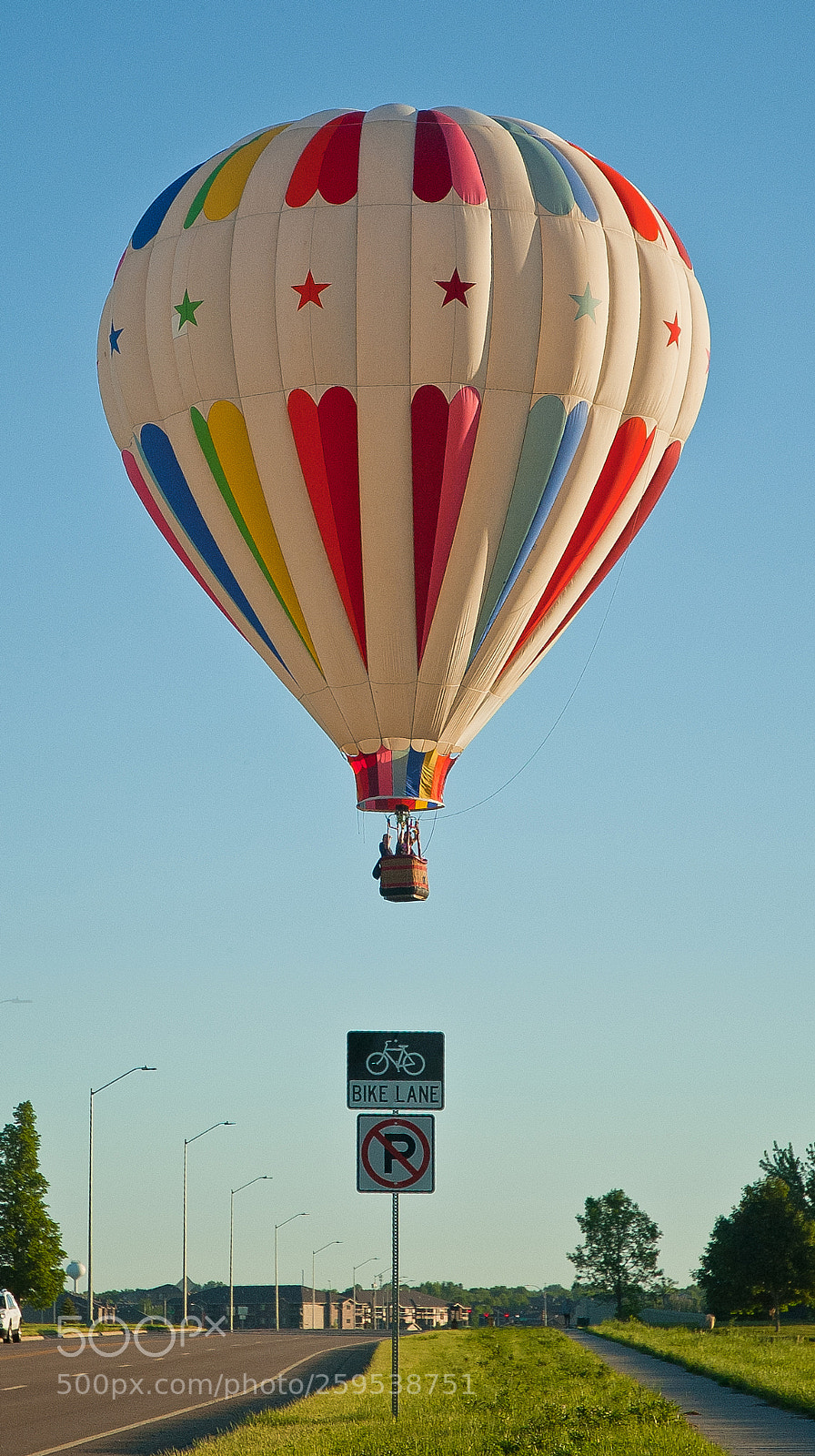 Nikon D70 sample photo. No parking for balloon photography