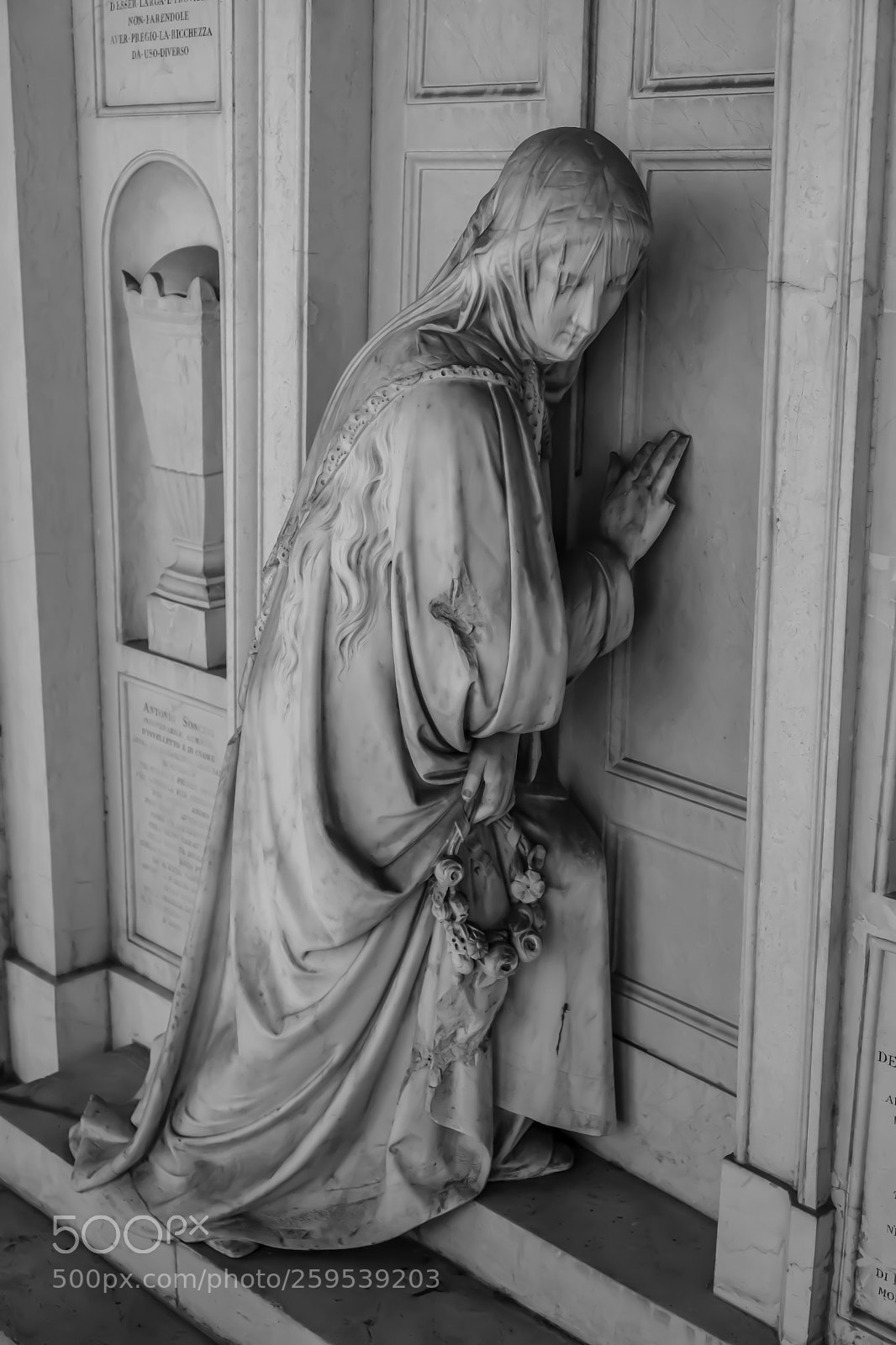 Canon EOS 6D Mark II sample photo. Funerary art 2 brescia photography