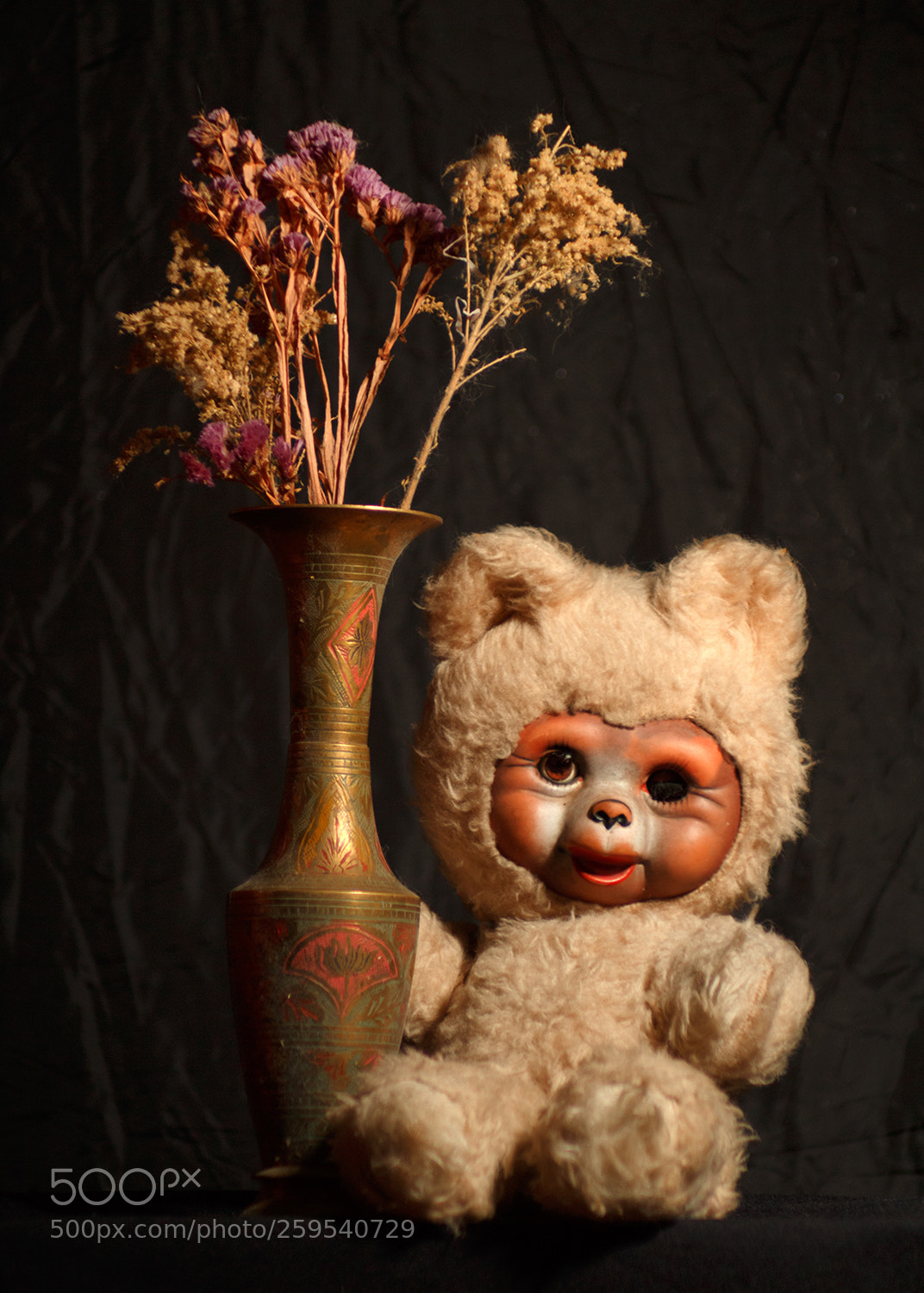 Canon EOS 100D (EOS Rebel SL1 / EOS Kiss X7) sample photo. One-eyed vintage teddy bear photography