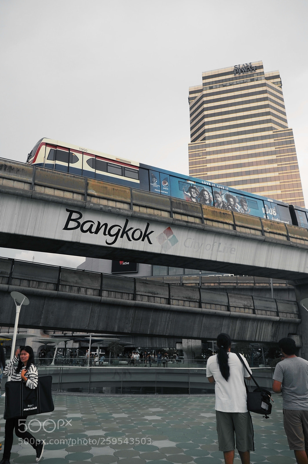 Olympus OM-D E-M5 II sample photo. Bangkok city of life photography