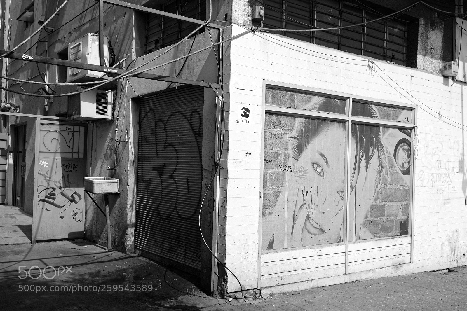 Fujifilm X-E3 sample photo. Back alley reality photography