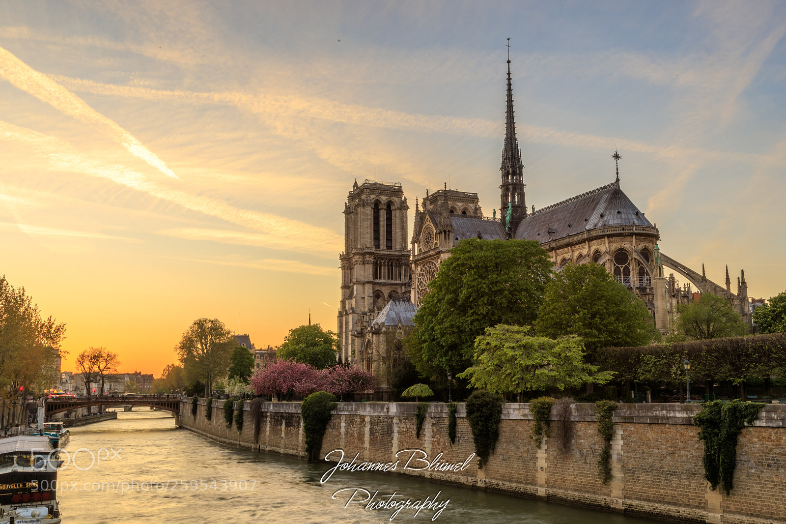 Canon EOS 6D Mark II sample photo. Notre-dame de paris photography