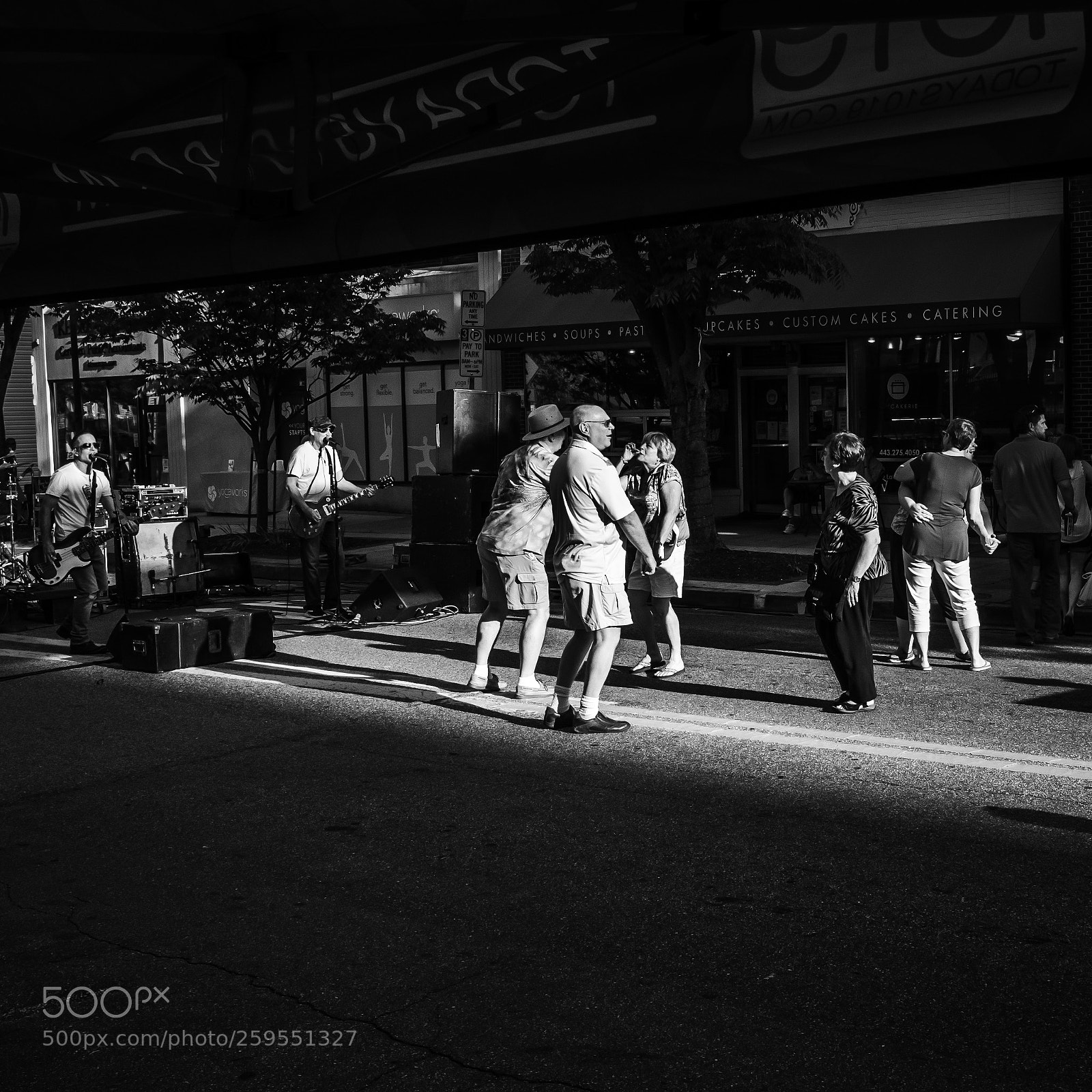 Ricoh GR II sample photo. Dancing in the streets photography