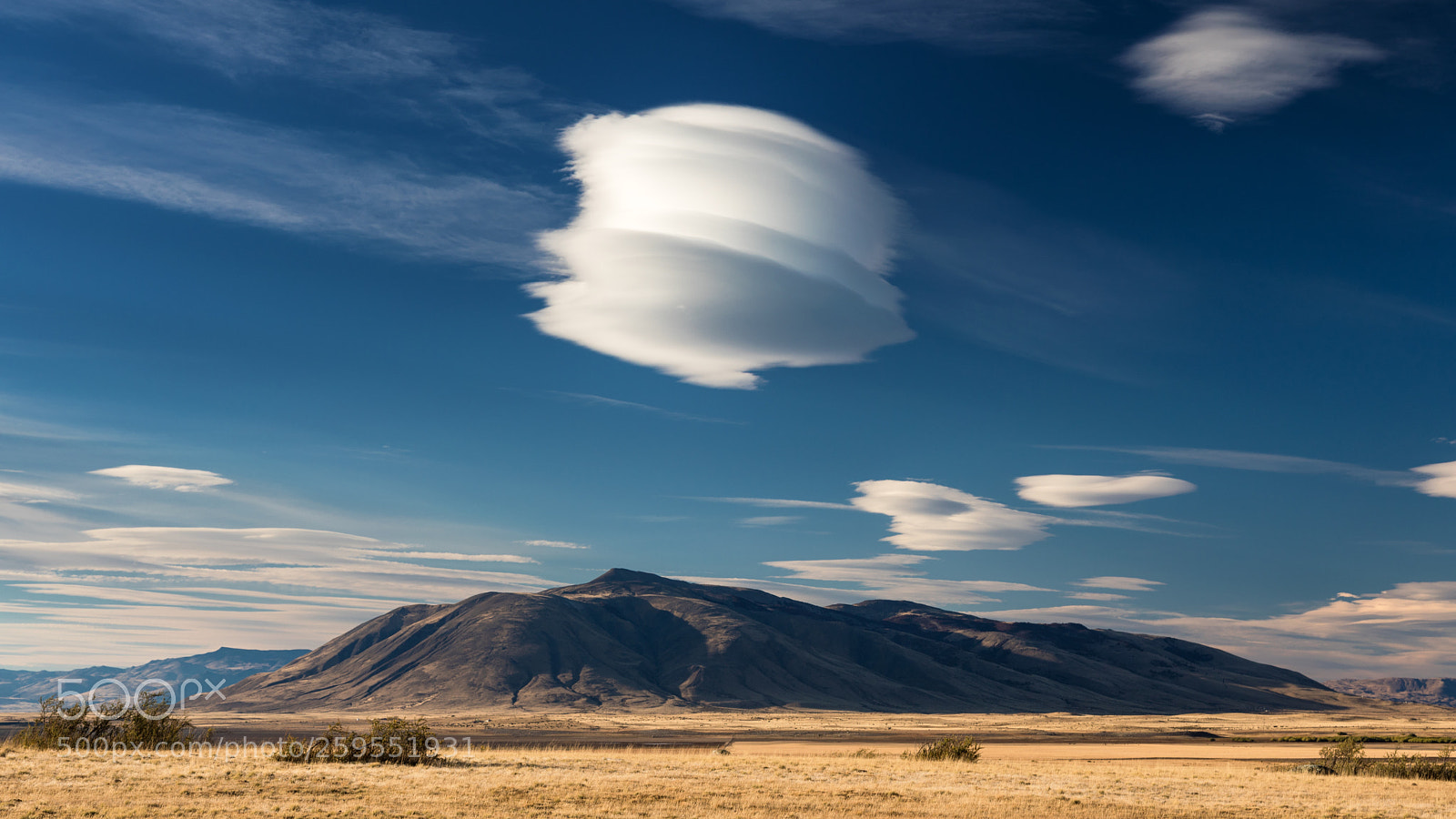 Canon EOS 5D Mark IV sample photo. Dramatic lenticular cloud over photography