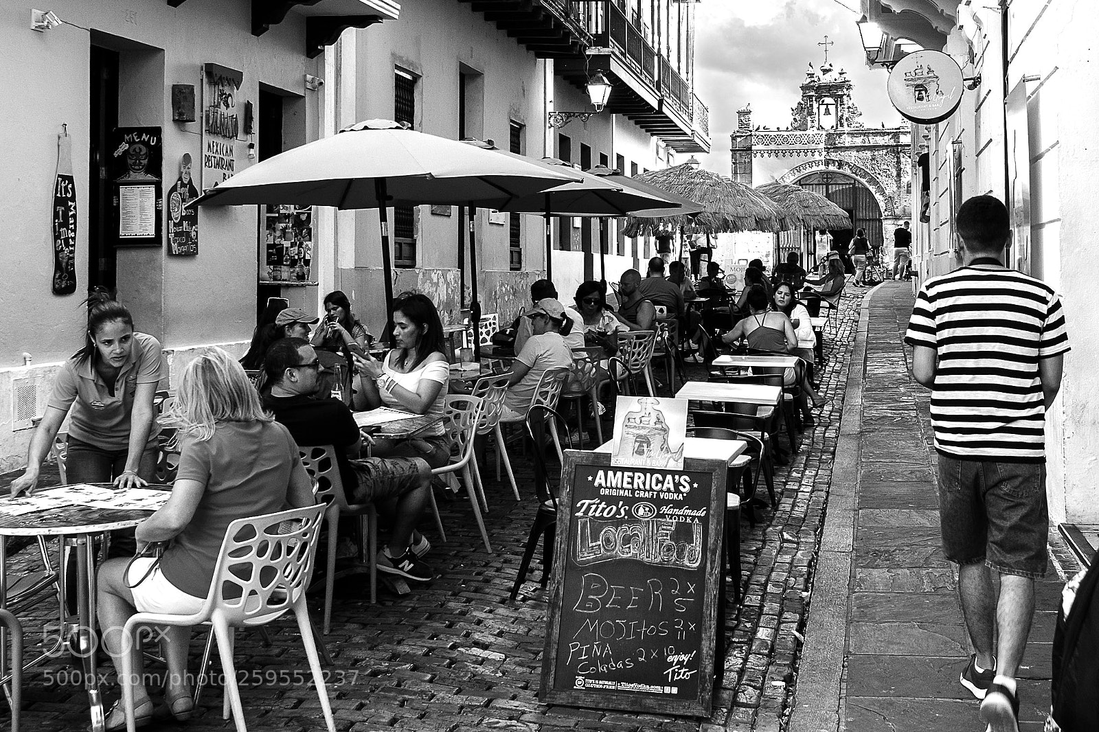 Canon EOS 80D sample photo. Street b&w photography