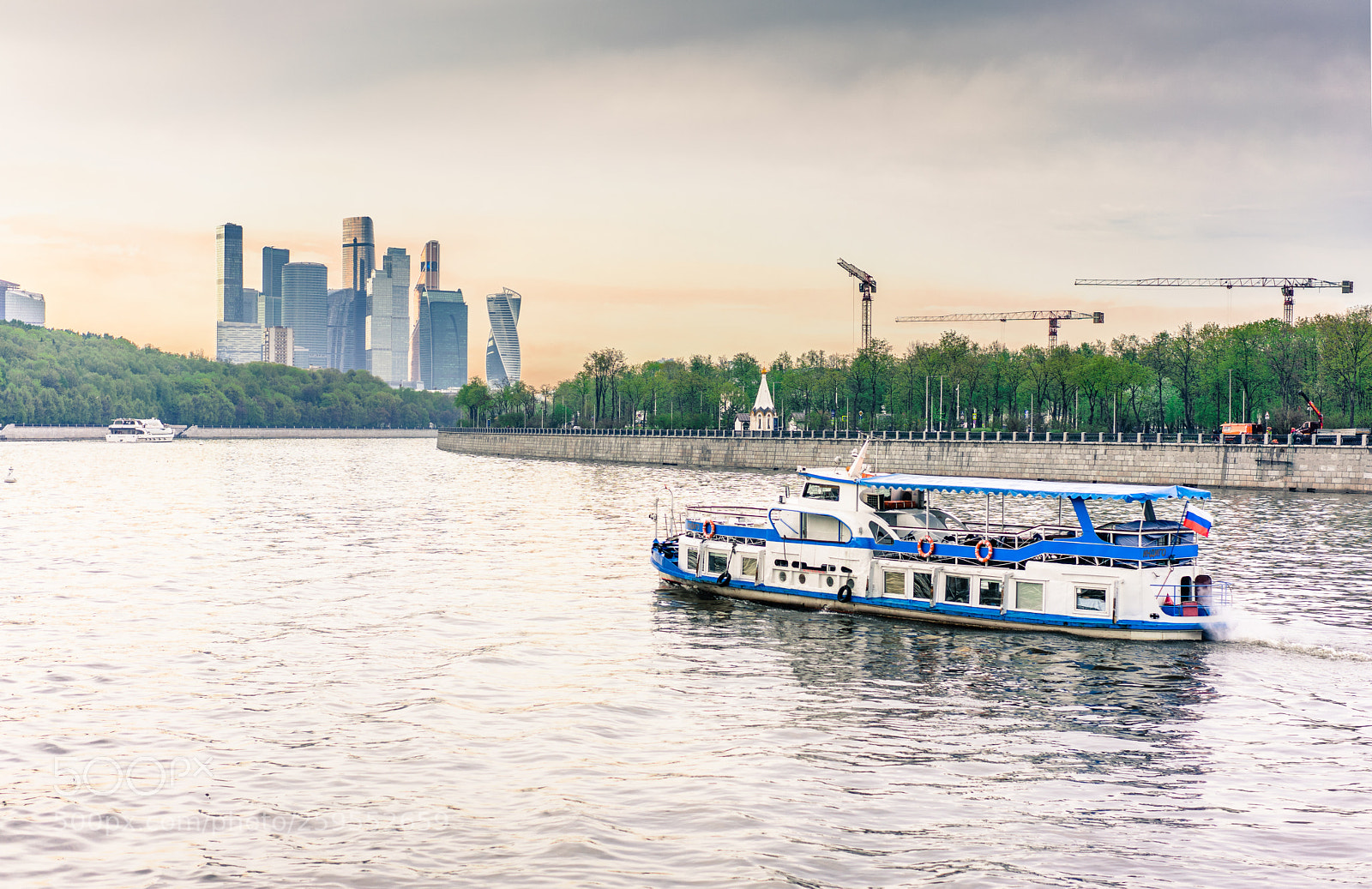 Sony a7 II sample photo. Along moskva river photography