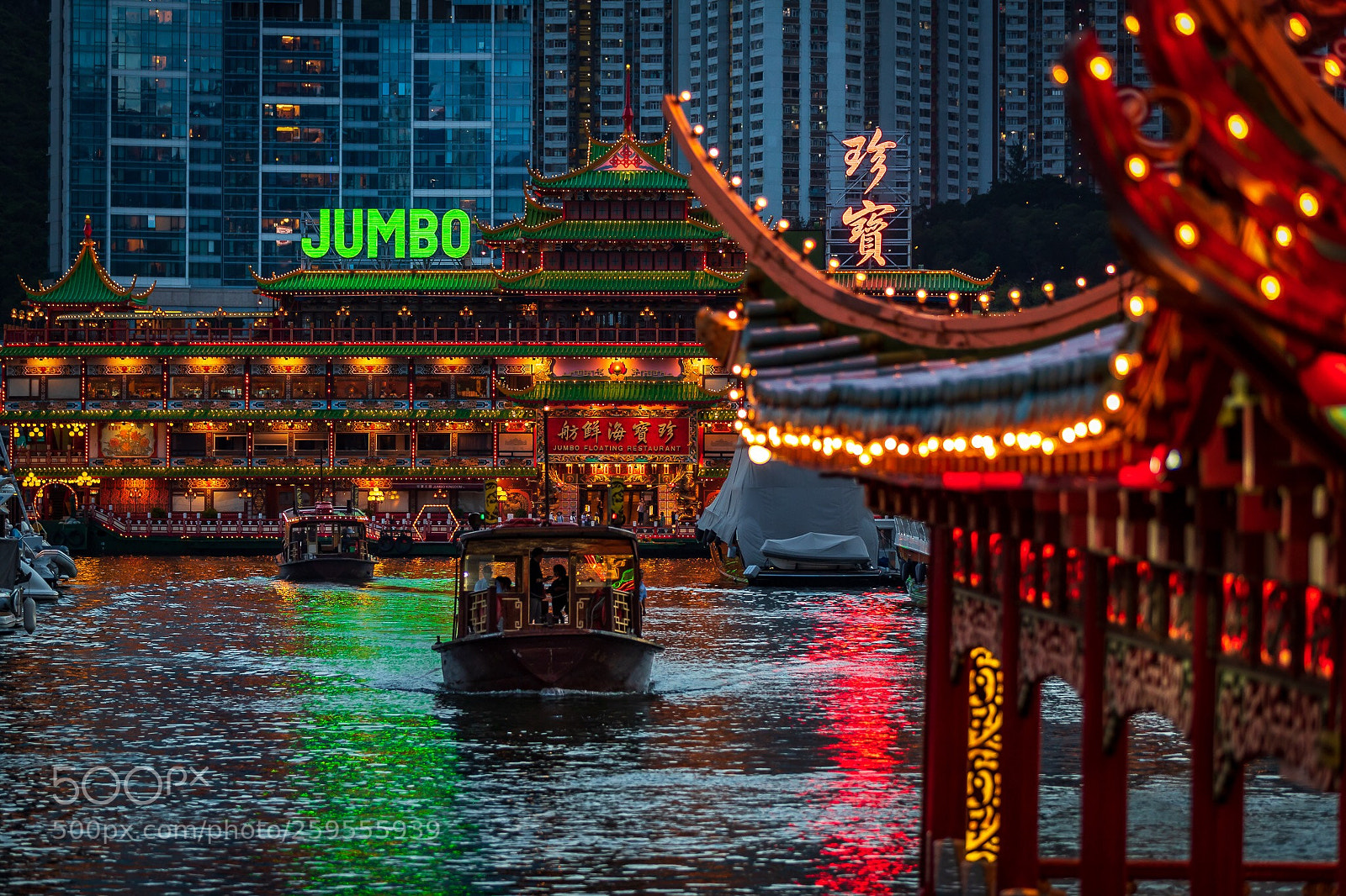 Canon EOS-1D X Mark II sample photo. Jumbo floating restaurant  photography