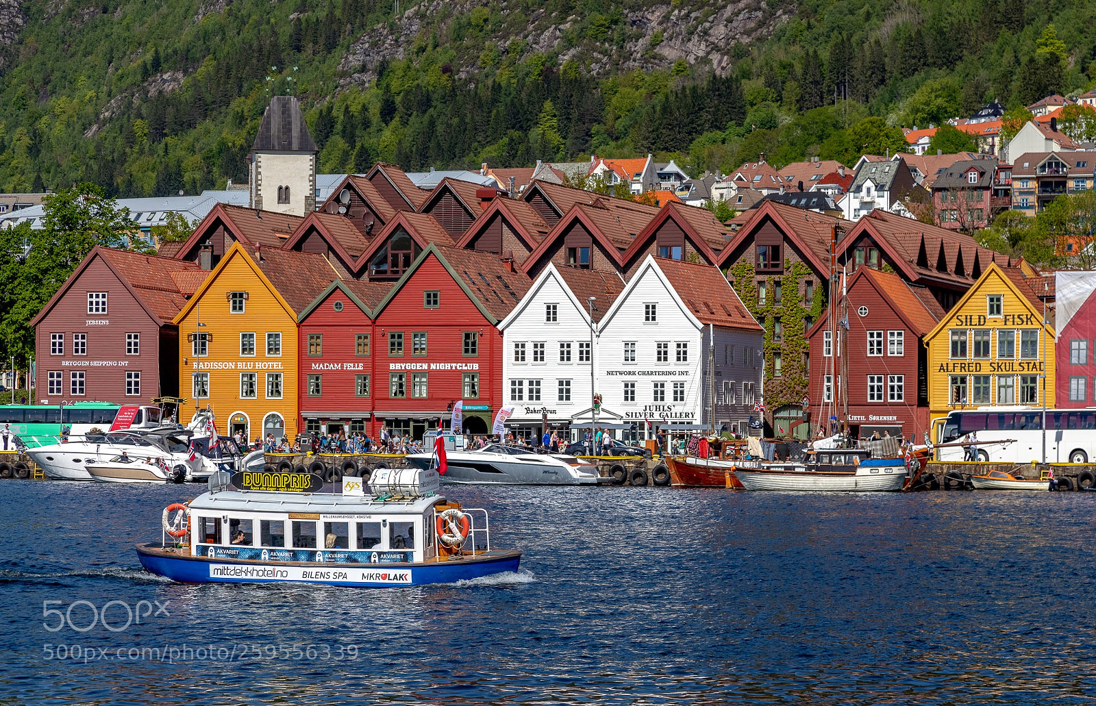 Canon EOS 6D Mark II sample photo. A ferry to bergen  photography