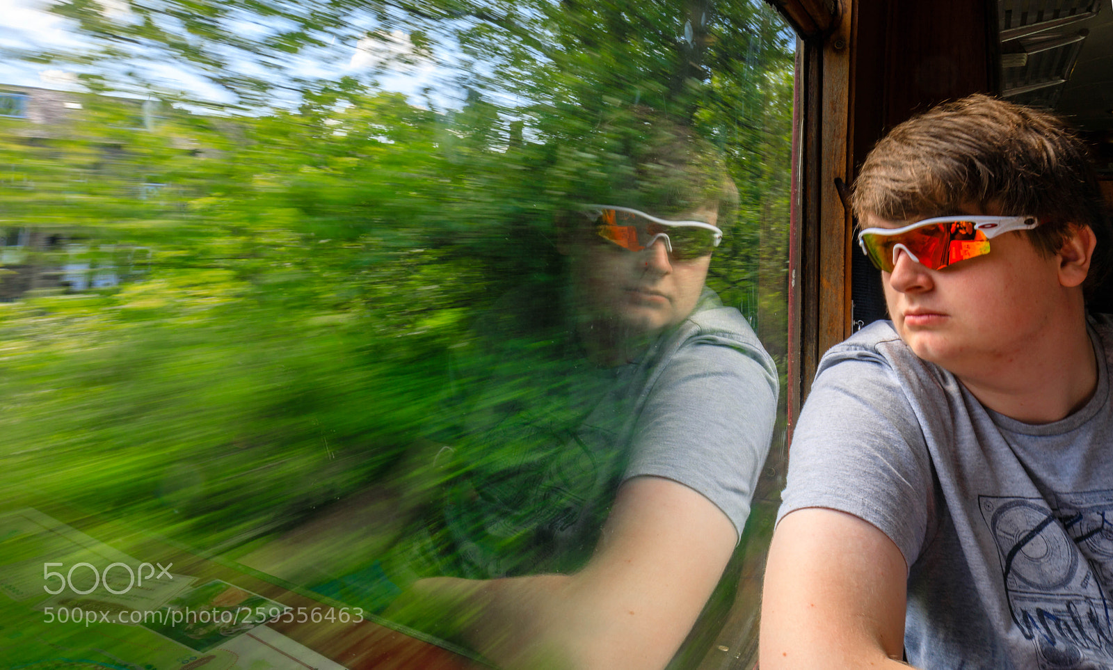 Canon EOS 5D Mark IV sample photo. Speeding train photography