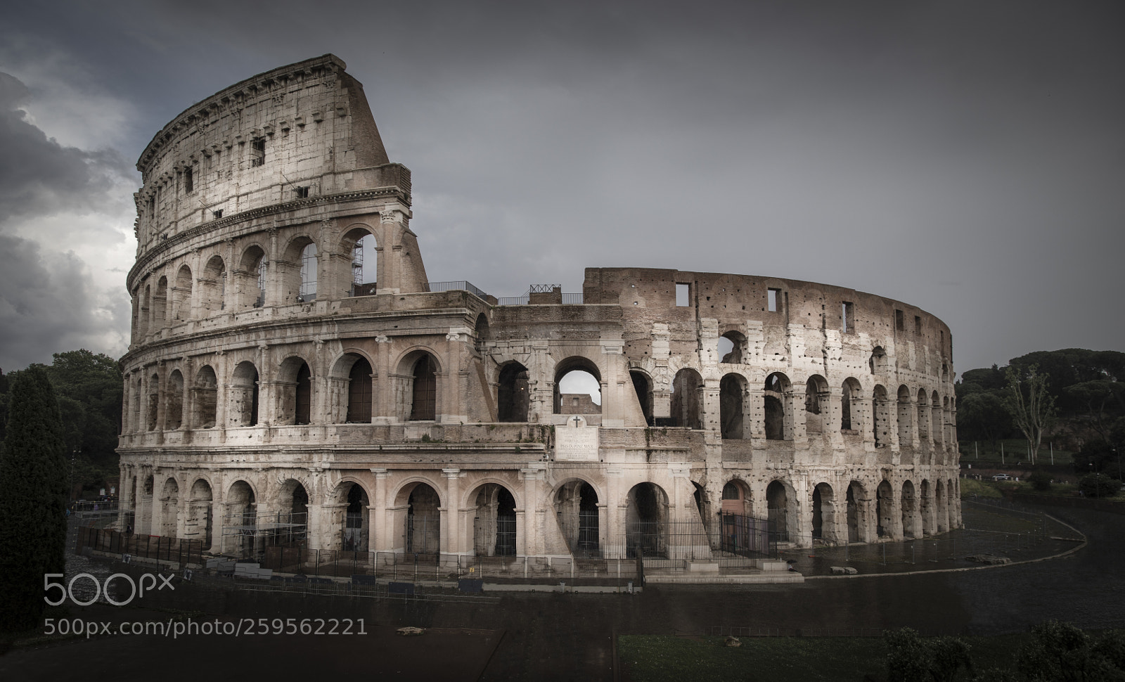 Canon EOS 5D Mark IV sample photo. The coliseum photography