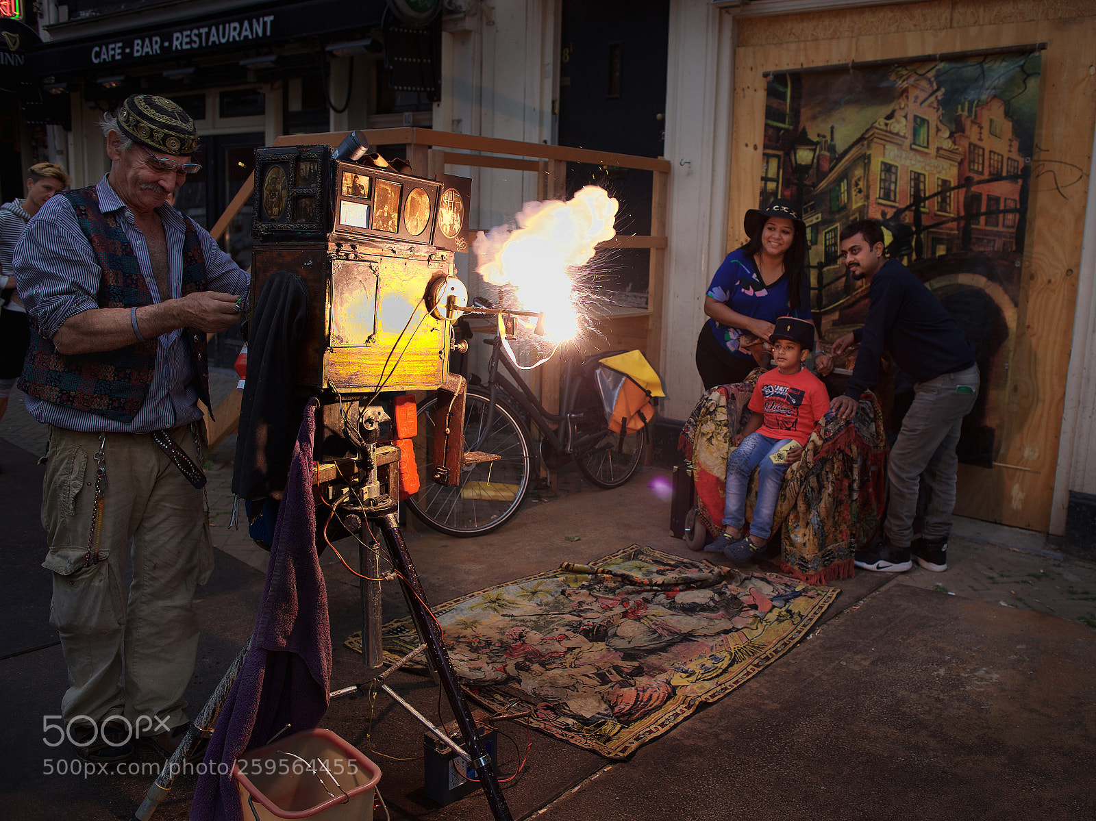 Canon EOS 5D Mark II sample photo. Amsterdam street photographer photography