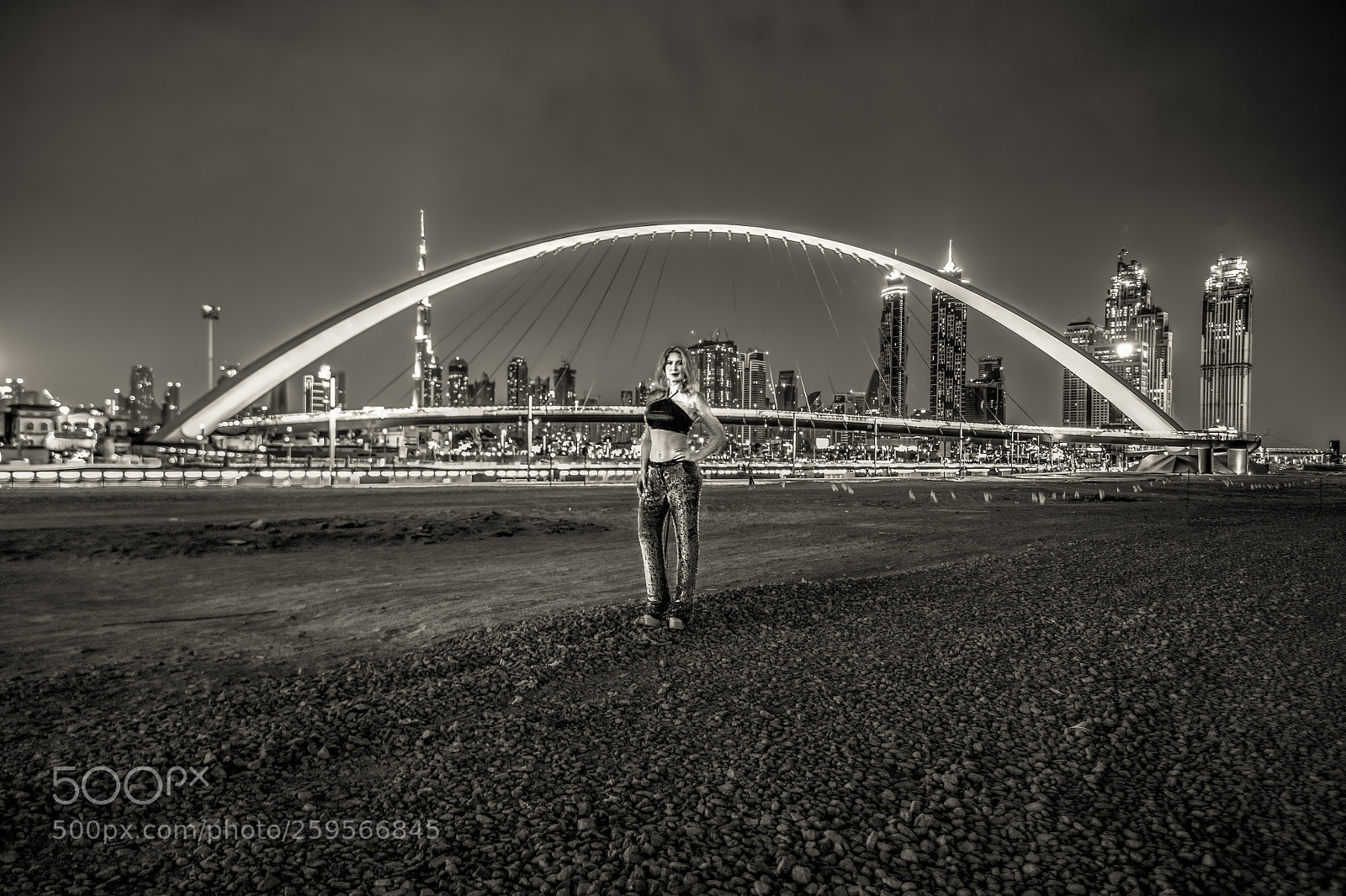 Canon EOS 5DS R sample photo. Model with skyline photography