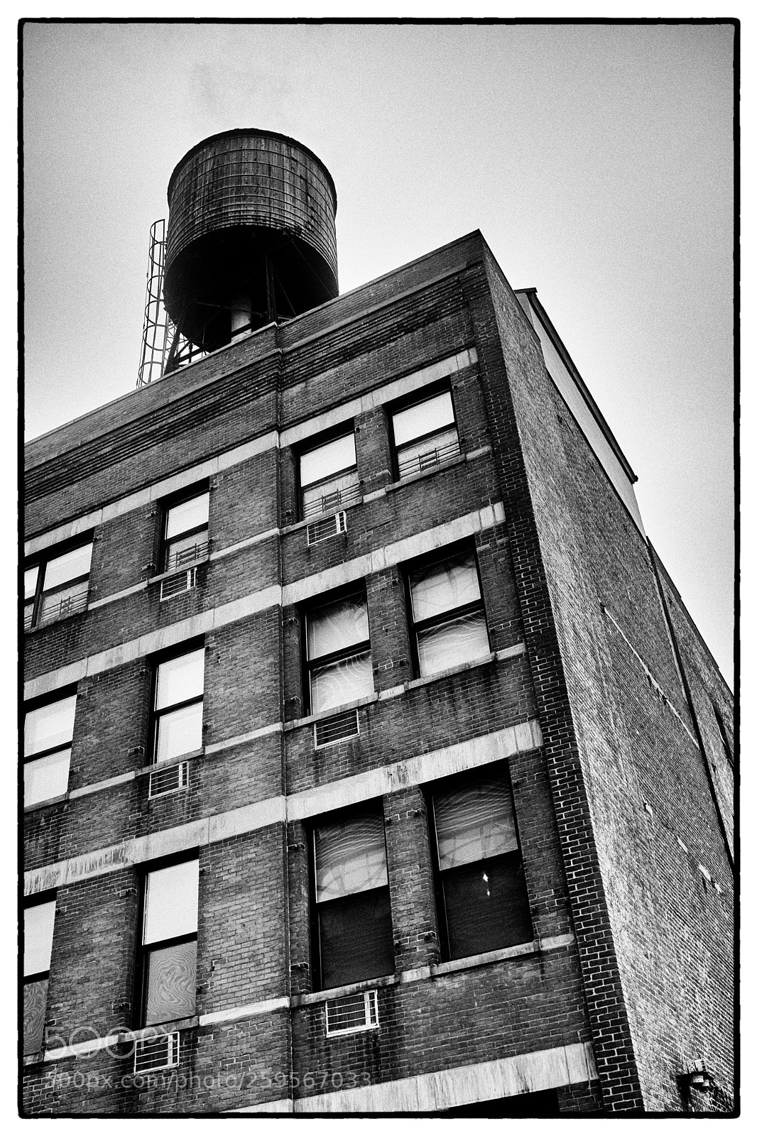 Fujifilm X100F sample photo. Water tank photography