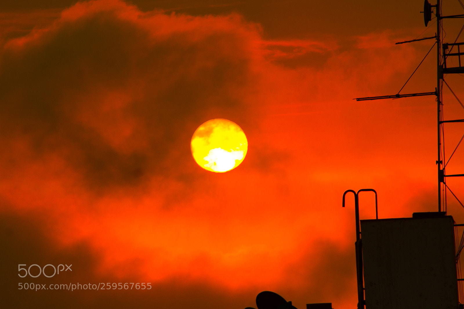 Canon EOS 1200D (EOS Rebel T5 / EOS Kiss X70 / EOS Hi) sample photo. Sky on fire photography