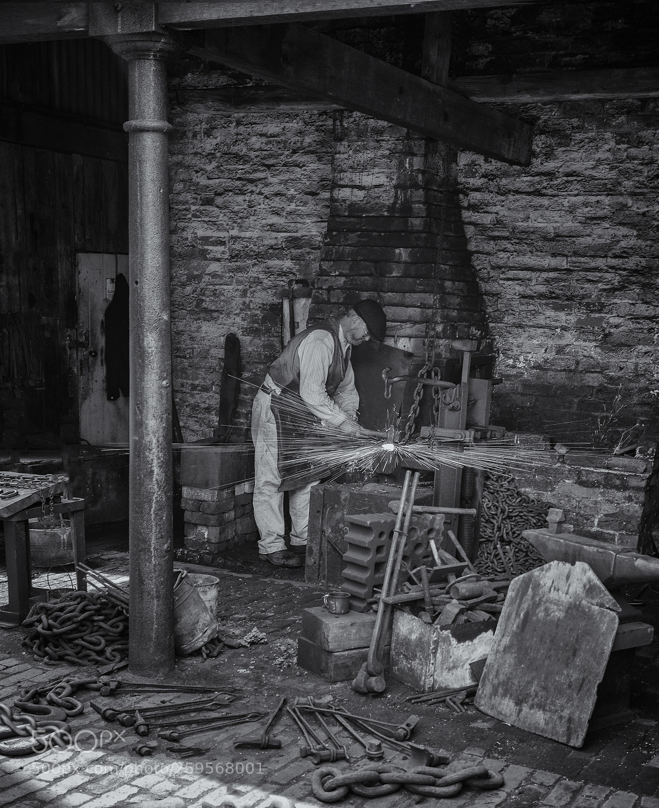 Canon EOS-1D X Mark II sample photo. Chain maker photography