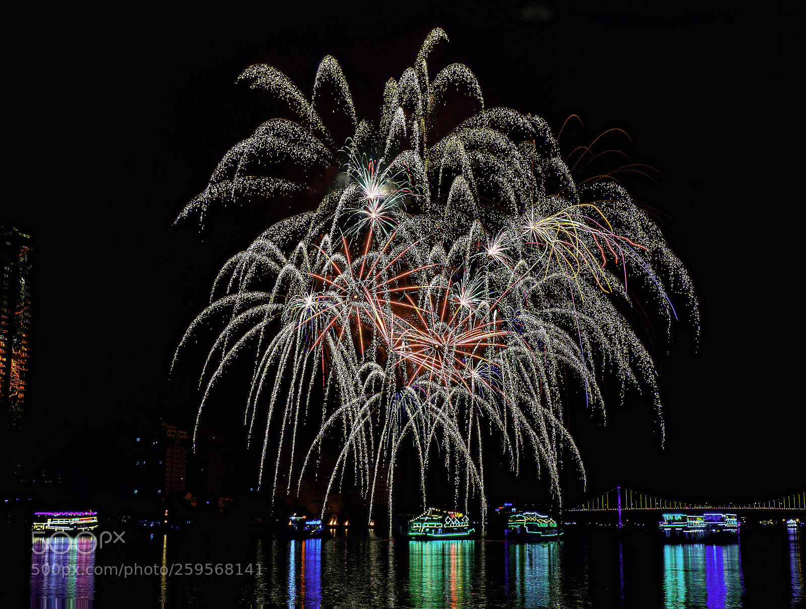 Olympus OM-D E-M1 Mark II sample photo. Fireworks competition photography