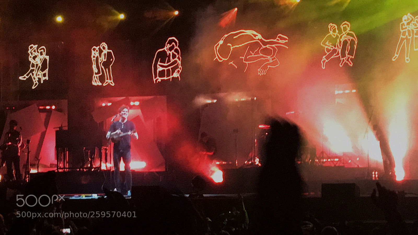 Apple iPhone SE sample photo. Night filled with music  photography