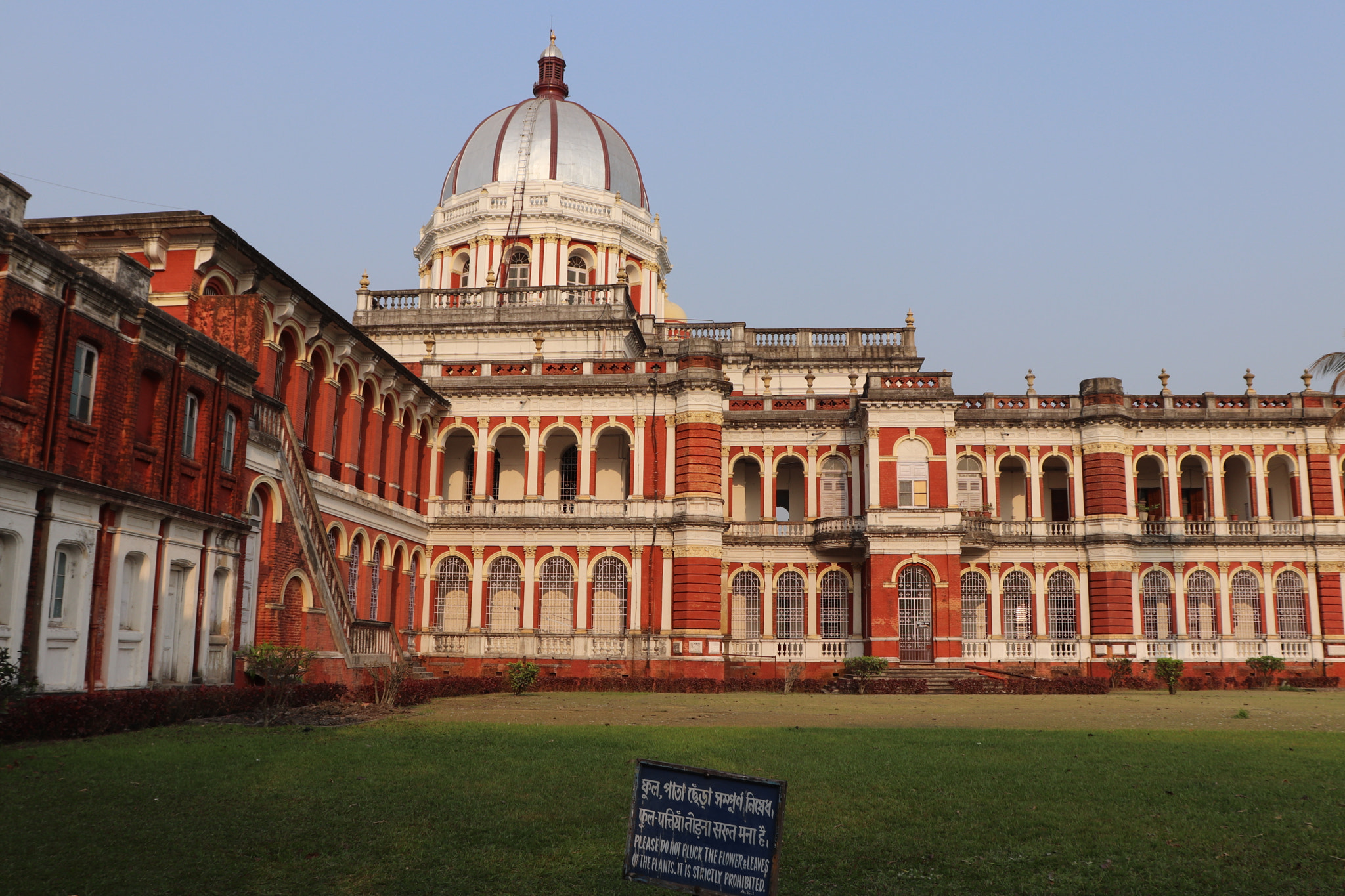 Canon EOS 77D (EOS 9000D / EOS 770D) sample photo. Tha architecture of history photography