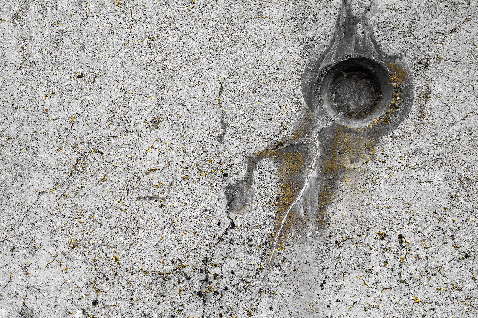 Canon EOS 600D (Rebel EOS T3i / EOS Kiss X5) sample photo. Cracks in the concrete photography