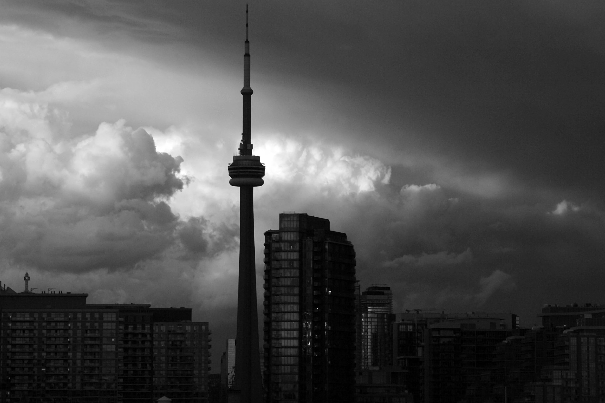 Canon EOS 700D (EOS Rebel T5i / EOS Kiss X7i) sample photo. Cn tower photography