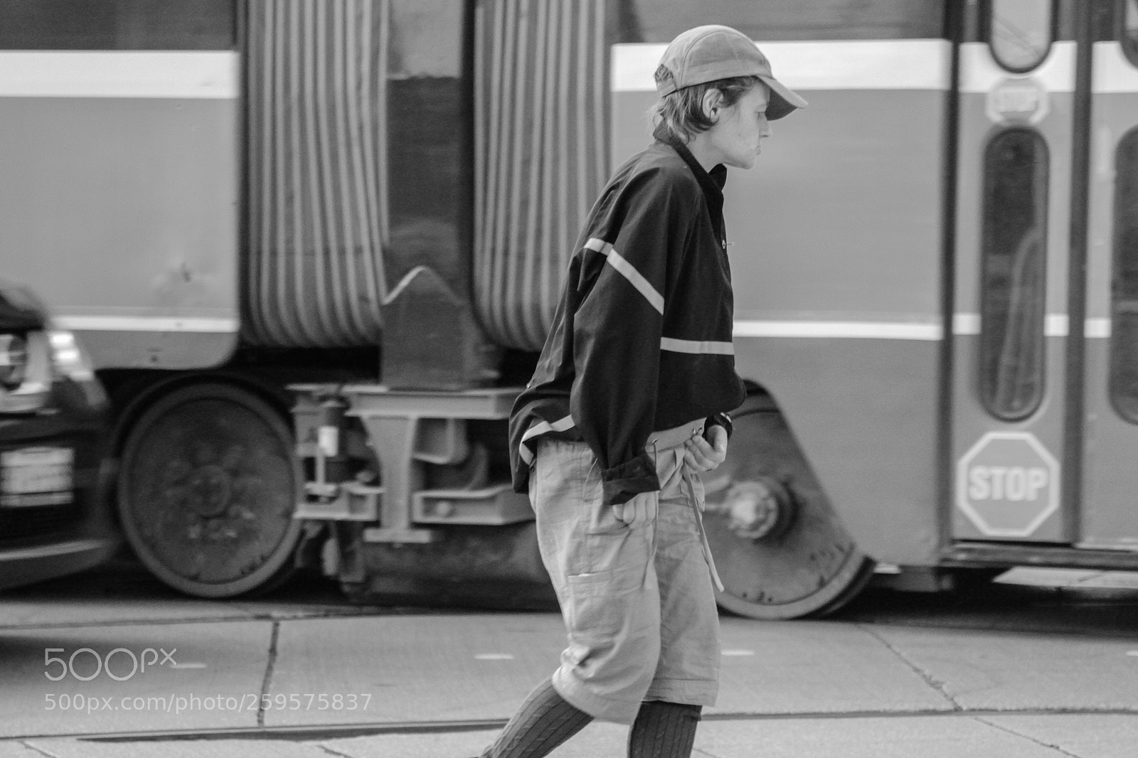 Canon EOS 700D (EOS Rebel T5i / EOS Kiss X7i) sample photo. Woman kicking can in photography