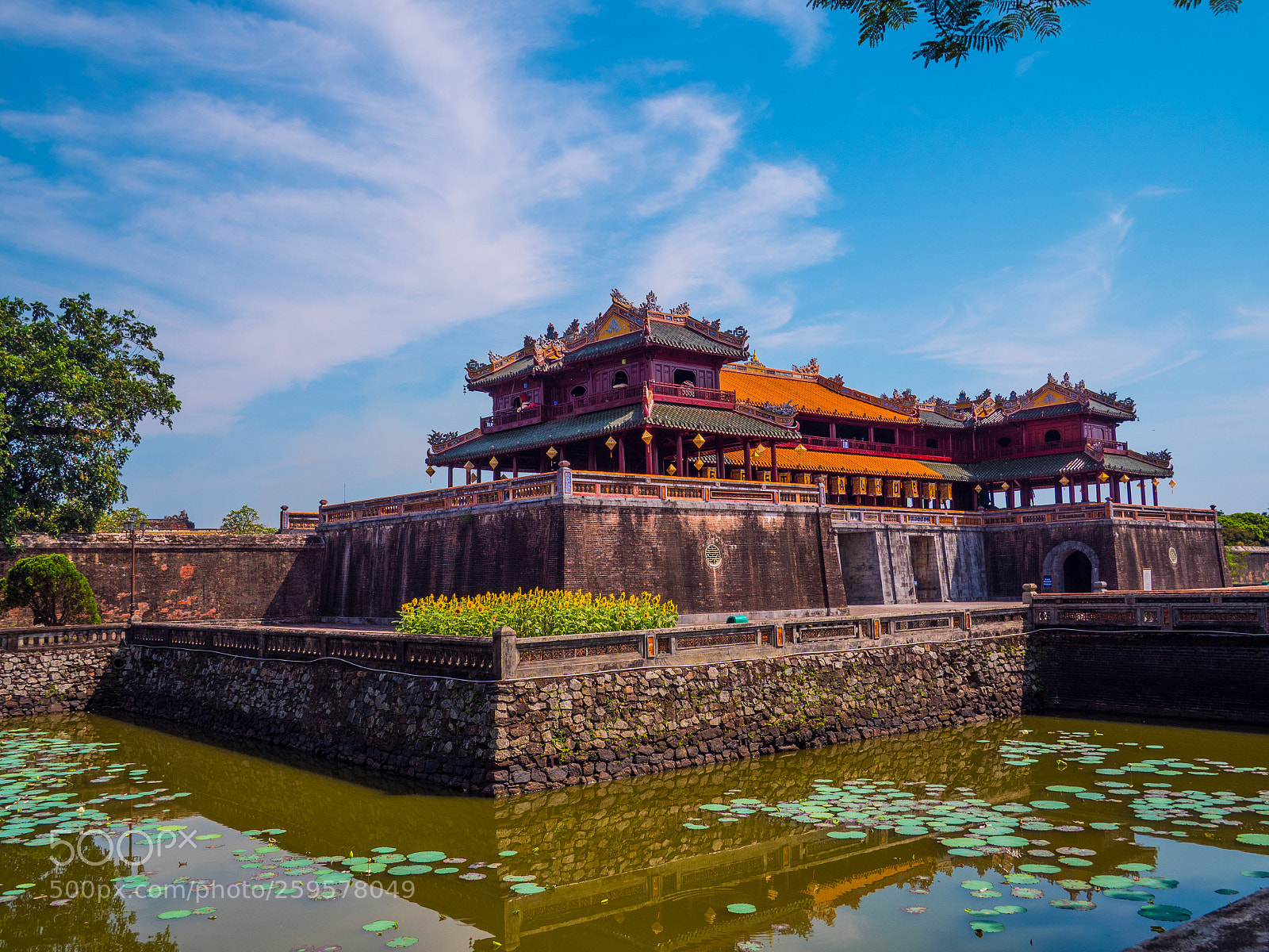 Olympus OM-D E-M5 II sample photo. The moat photography