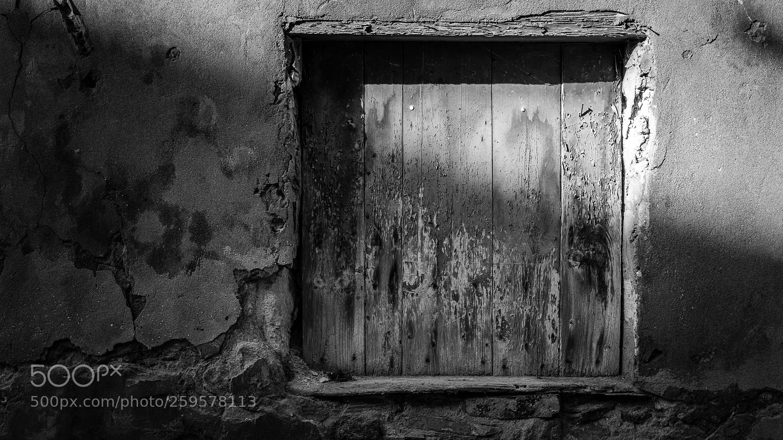 Fujifilm X100F sample photo. Old window photography