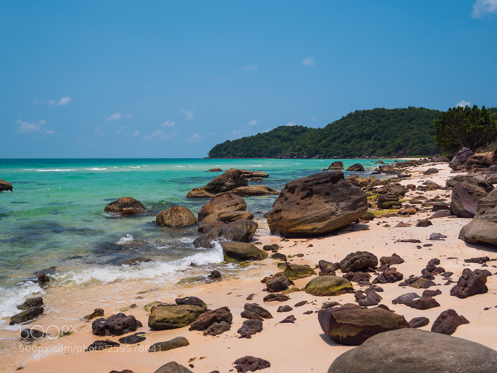 Olympus OM-D E-M5 II sample photo. Rocky shores photography