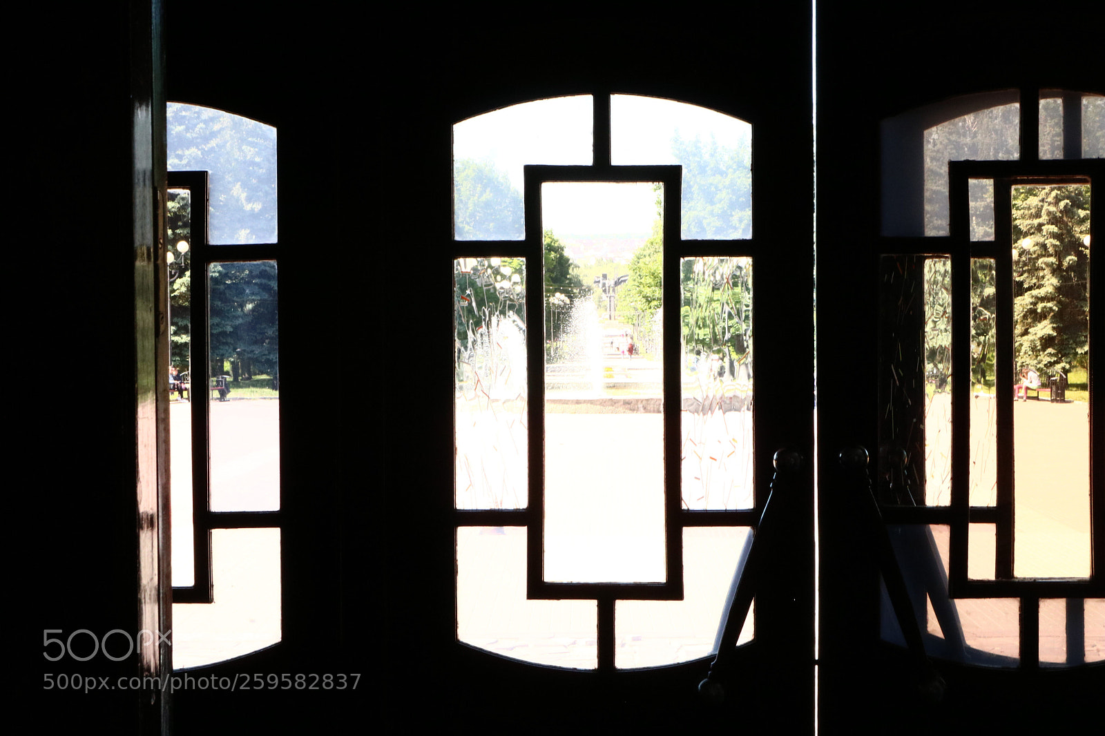 Canon EOS 750D (EOS Rebel T6i / EOS Kiss X8i) sample photo. Entrance to the theater photography