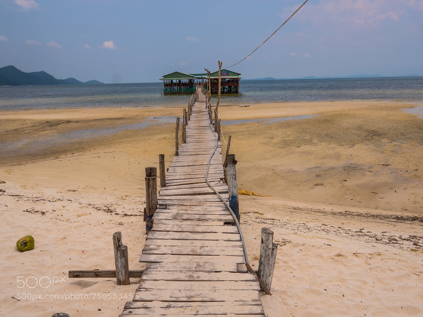 Olympus OM-D E-M5 II sample photo. The dock photography