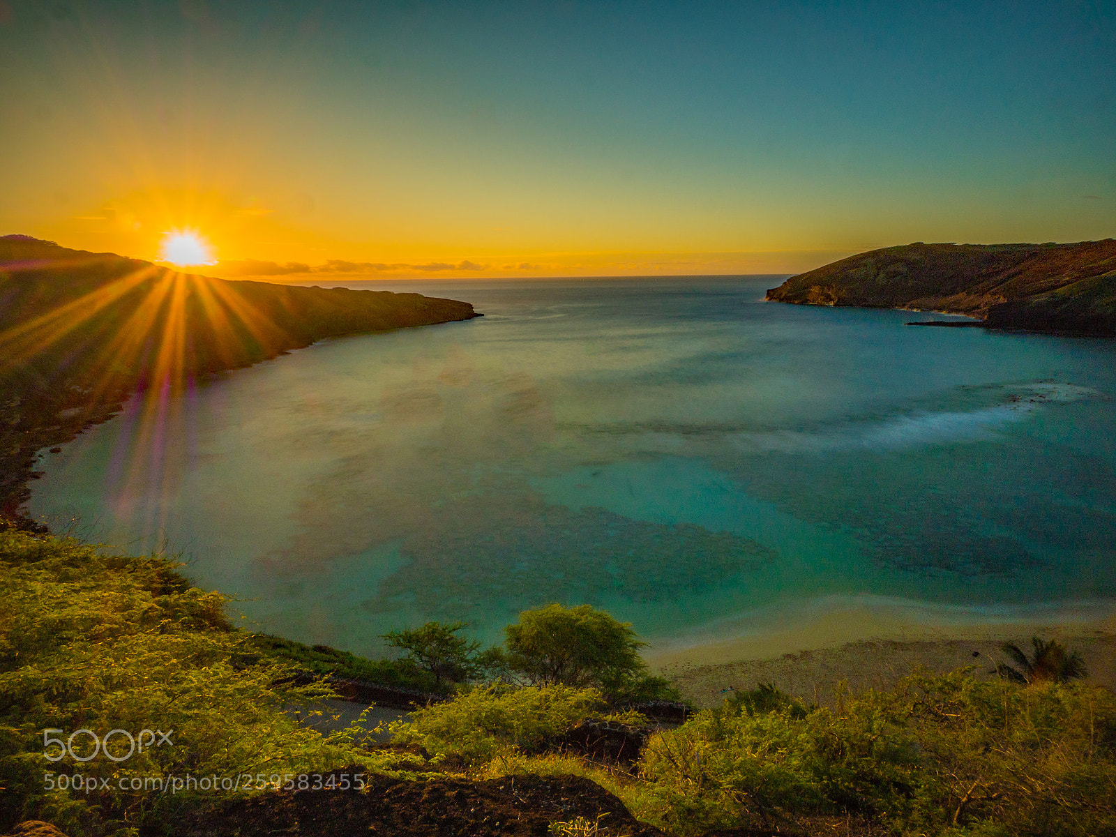 Olympus OM-D E-M5 II sample photo. Sunrise at hanauma bay photography
