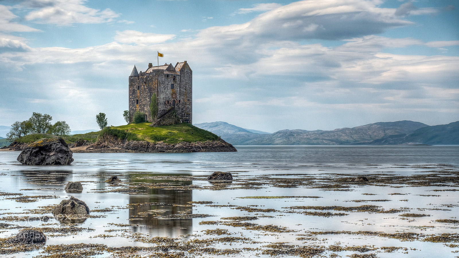 Olympus OM-D E-M5 II sample photo. Visiting scotland - castle photography