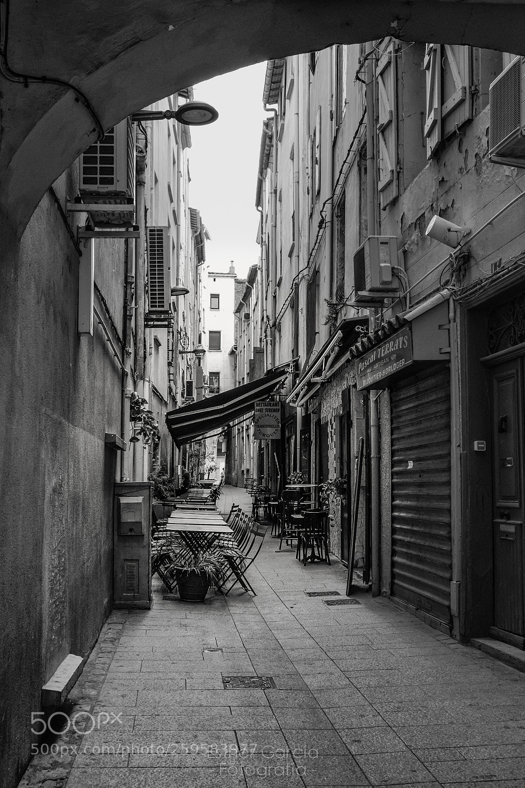 Fujifilm X-T1 sample photo. After the arch photography