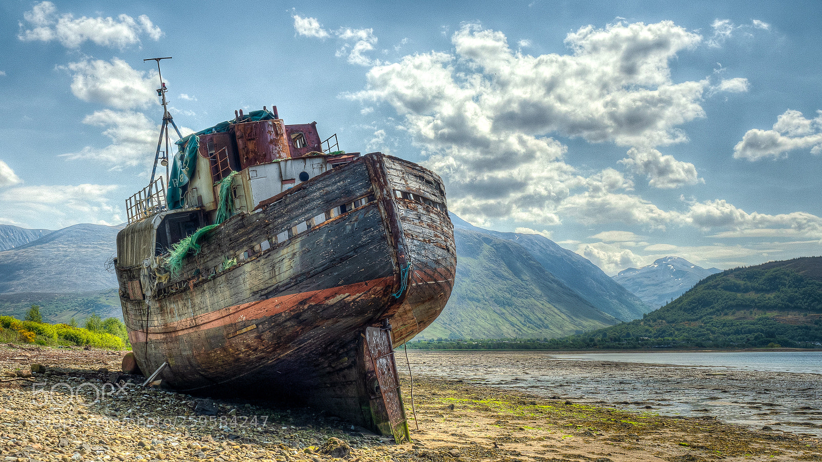 Olympus OM-D E-M5 II sample photo. Visiting scotland - ghostship photography