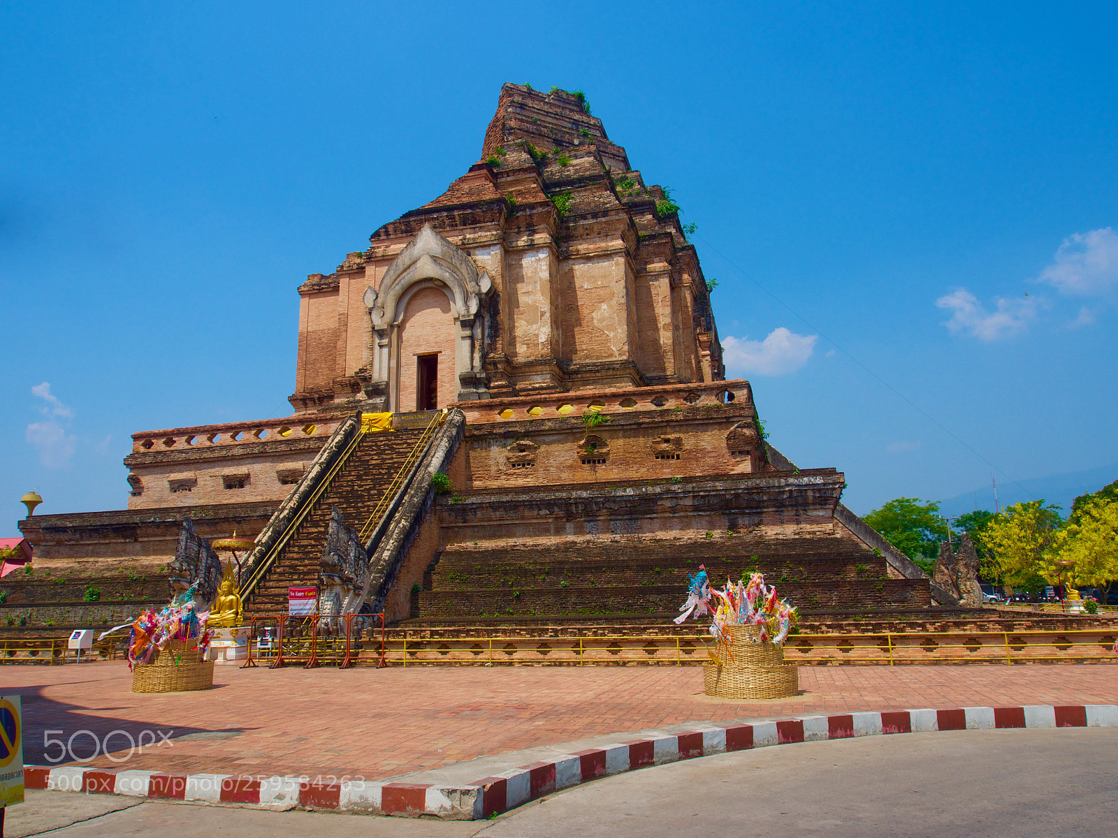 Olympus OM-D E-M5 sample photo. Wat chedi luang photography